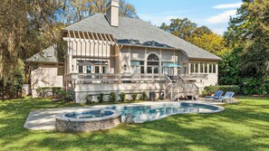 House (6 Bedrooms) | Interior