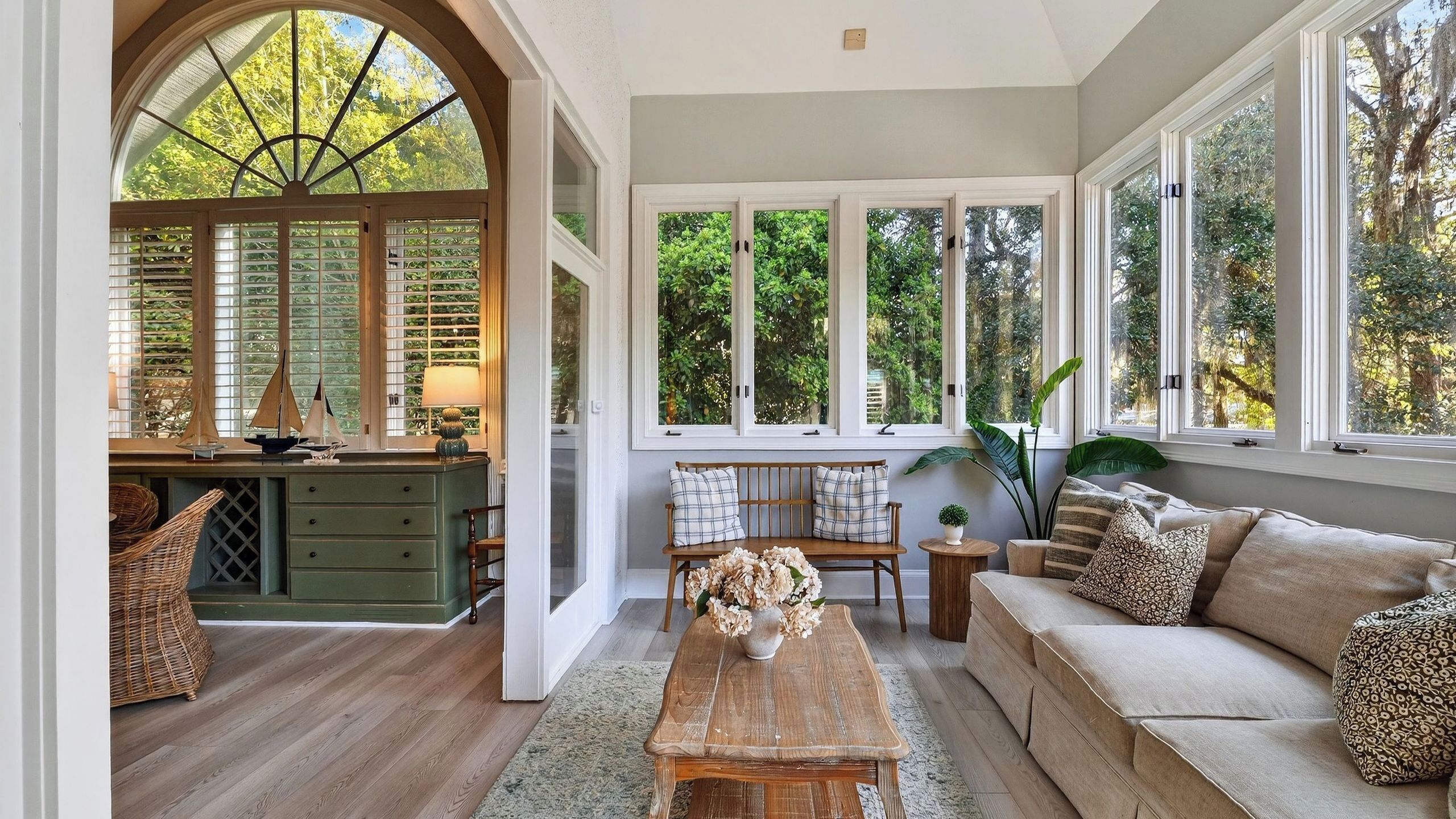 House (6 Bedrooms) | Interior