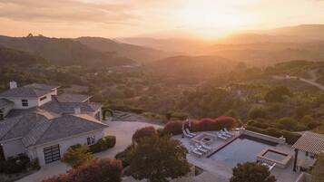 Vila (Multiple Bedrooms) | Interior