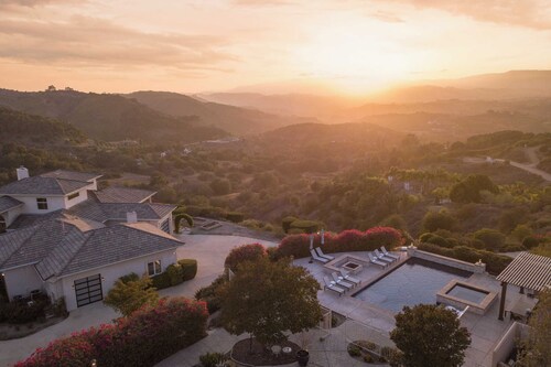Modern Temecula Mansion w Pool, Hot Tub, Guest House & Valley Views Camila by Avantstay