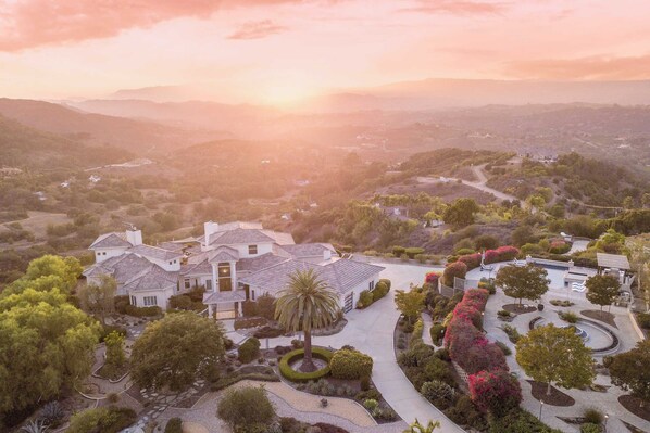 Villa (Multiple Bedrooms) | Interior - Camila by Avantstay 18-person Temecula Mansion (Temecula)