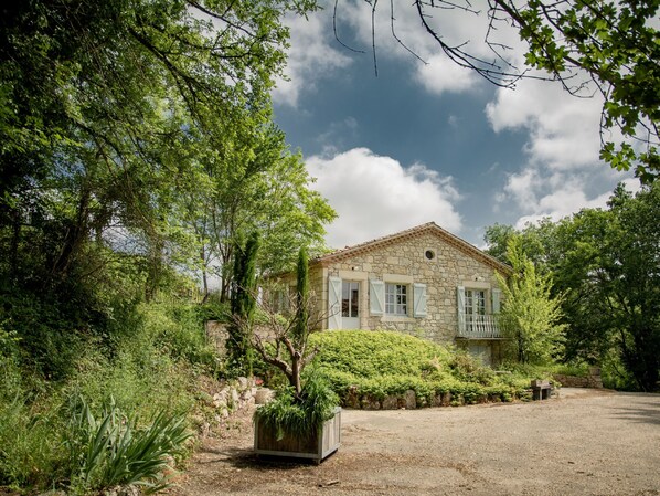 Außenseite Ferienhaus [Sommer]