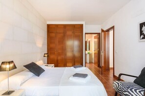 3 makuuhuonetta, silitysrauta/-lauta, ilmainen Wi-Fi, vuodevaatteet