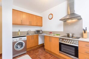 Réfrigérateur, micro-ondes, four, lave-vaisselle