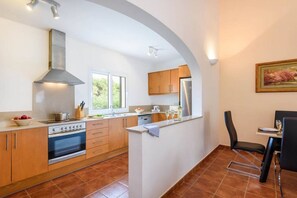 Réfrigérateur, micro-ondes, four, lave-vaisselle