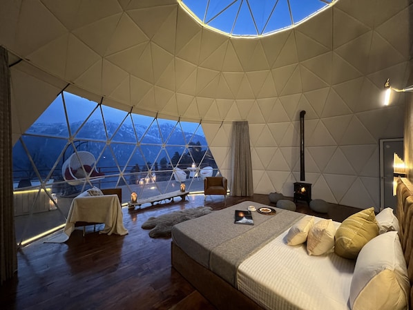 Ropa de cama de alta calidad y escritorio