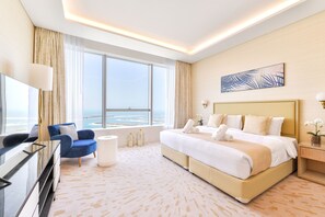 Deluxe 1BR Suite with Sea View | 1 bedroom, in-room safe, desk, bed sheets - Ultra Luxury Palm Tower with Shared Hotel Facilities (Dubai)