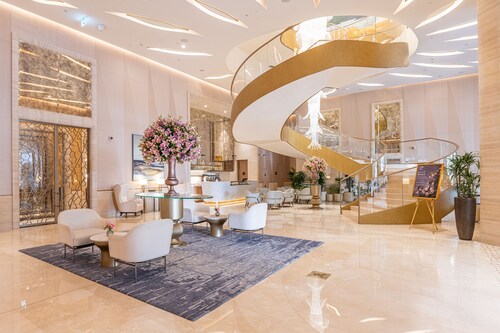 Ultra Luxury Palm Tower with Shared Hotel Facilities