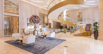 Ultra Luxury Palm Tower with Shared Hotel Facilities