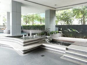 Outdoor pool - ★StayHere★ 1 Bedroom Avant Fort Bonifacio BGC (Taguig)