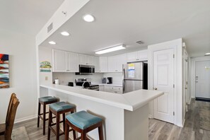 Comfort Condo, 3 Bedrooms, Balcony, Ocean View | Private kitchen | Fridge, microwave, oven, stovetop - Emerald Key 502 (Orange Beach)