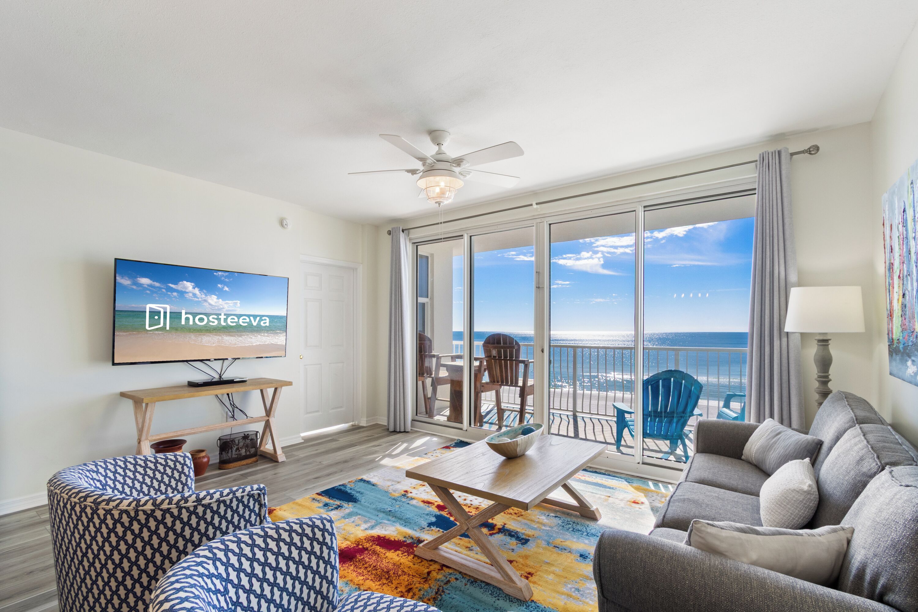 Leilighet – comfort, 3 soverom, balkong, havutsikt | Oppholdsrom | En 42-tommers Flatskjerm-TV med kabel-kanaler samt TV