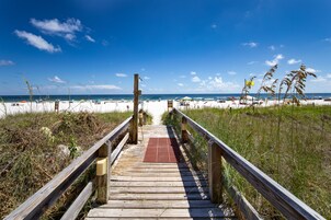 En la playa, arena blanca