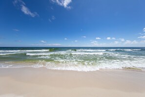 On the beach, white sand - Emerald Key 502 (Orange Beach)