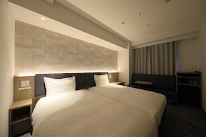 Superior-værelse med 2 enkeltsenge - ikke-ryger | Dundyner, pengeskab på værelset, skrivebord, gratis Wi-Fi