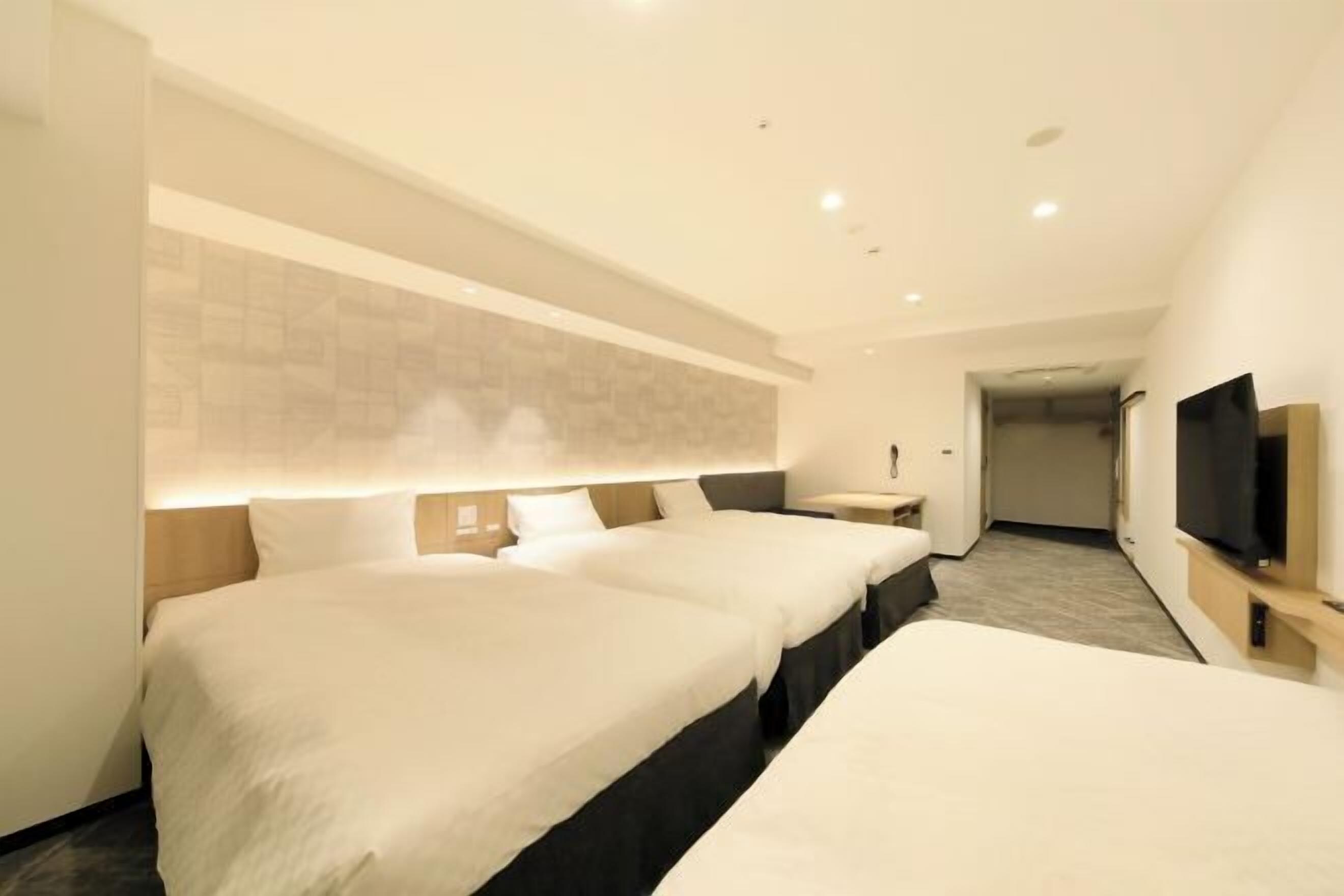 Dundyner, pengeskab på værelset, skrivebord, gratis Wi-Fi