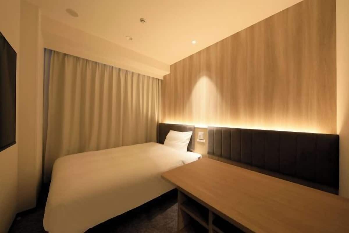 Down comforters, in-room safe, desk, free WiFi