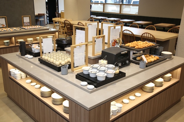 Daily buffet breakfast (JPY 1980 per person)