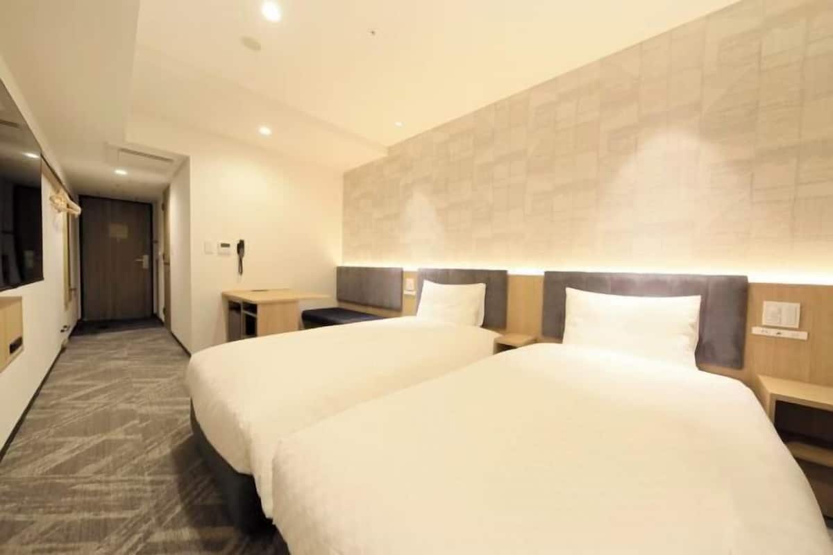 Down comforters, in-room safe, desk, free WiFi