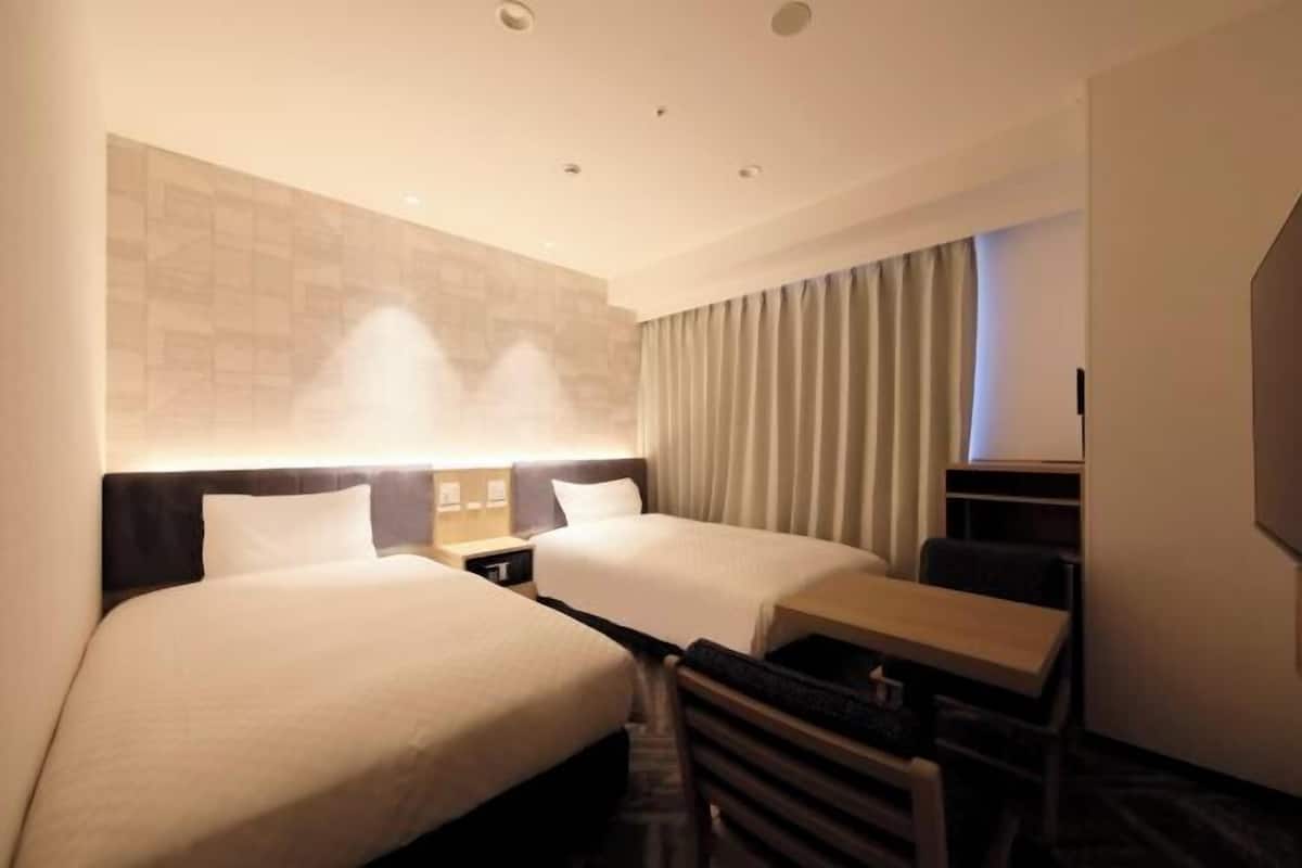 Down comforters, in-room safe, desk, free WiFi
