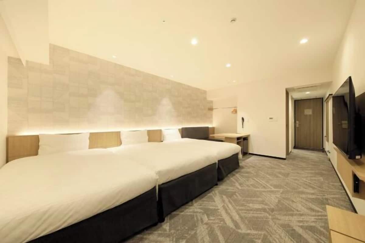 Down duvets, in-room safe, desk, free WiFi