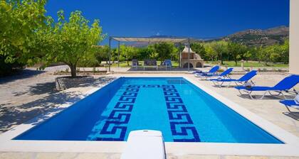Villa Demeter - Private and relaxing, close to beaches and the village of Skala