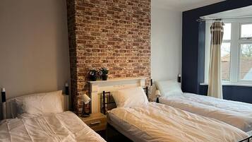 3 bedrooms, desk, iron/ironing board, travel crib