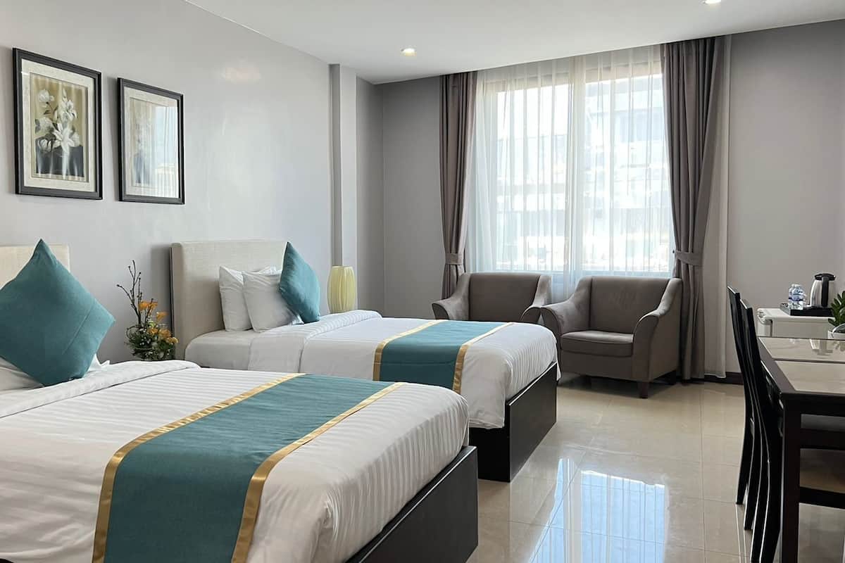 Premium bedding, in-room safe, desk, free WiFi