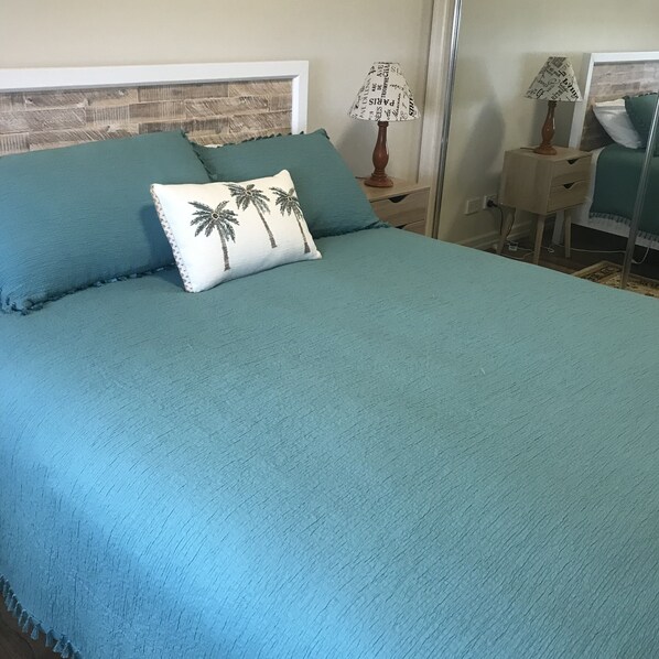 2 bedrooms, desk, iron/ironing board, free WiFi - A Country Escape at Mt Mee (Mount Mee)