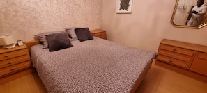 3 chambres, fer et planche à repasser, Wi-Fi gratuit, draps fournis