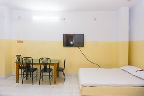 1 chambre, bureau, accès au Wi-Fi (inclus), literie fournie