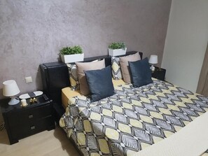 3 habitaciones, tabla de planchar con plancha, internet y ropa de cama 