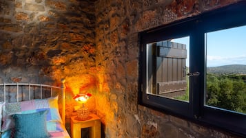 1 slaapkamer, een strijkplank/strijkijzer, gratis wifi, beddengoed