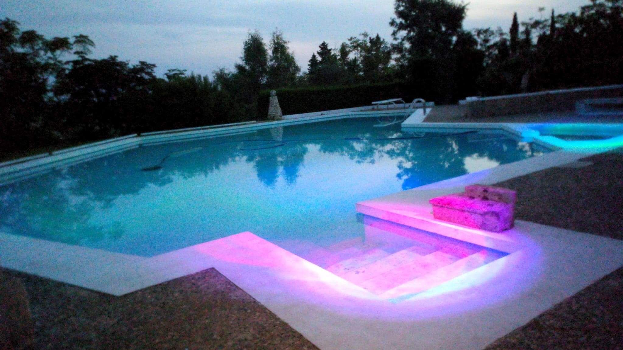 حمّام سباحة خارجي