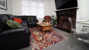 City House | Living area - Royal Oak House by Tŷ SA-5 bedroom house (Cardiff)