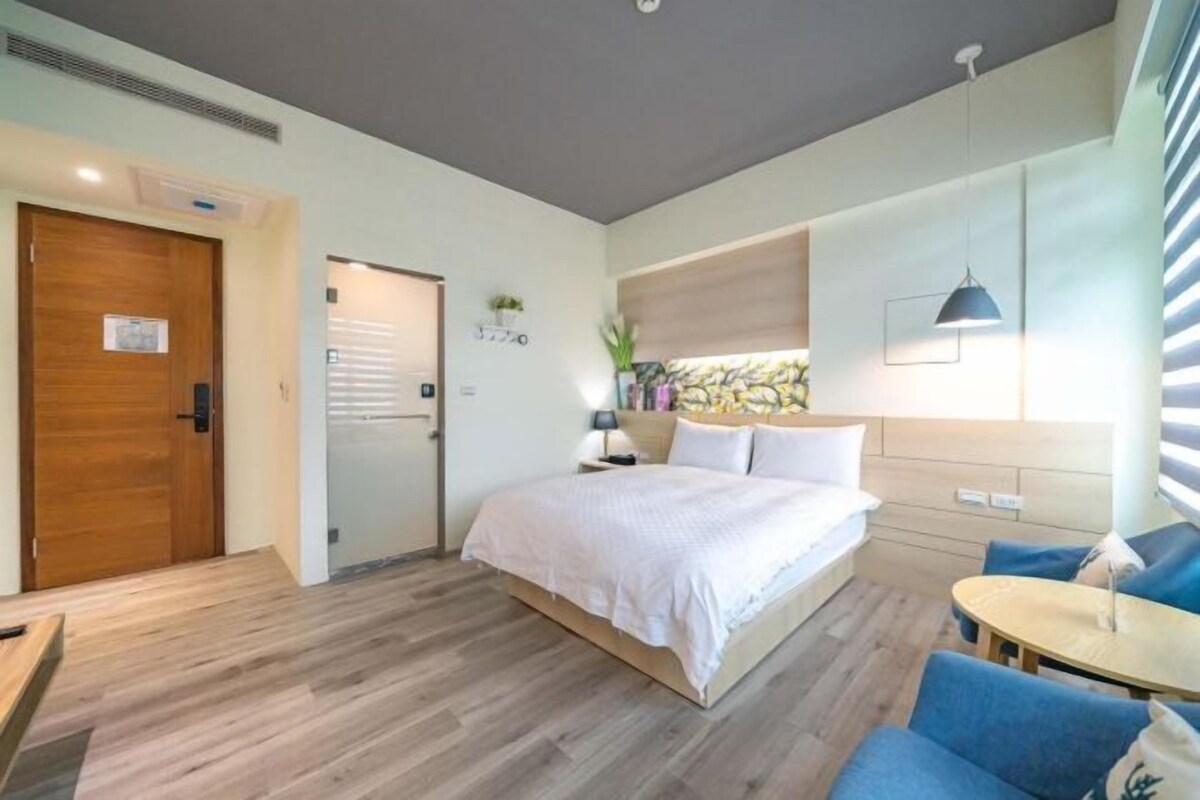 Premium bedding, down duvets, laptop workspace, soundproofing