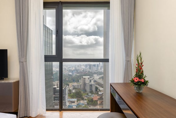 2 bedrooms, Egyptian cotton sheets, premium bedding, down comforters