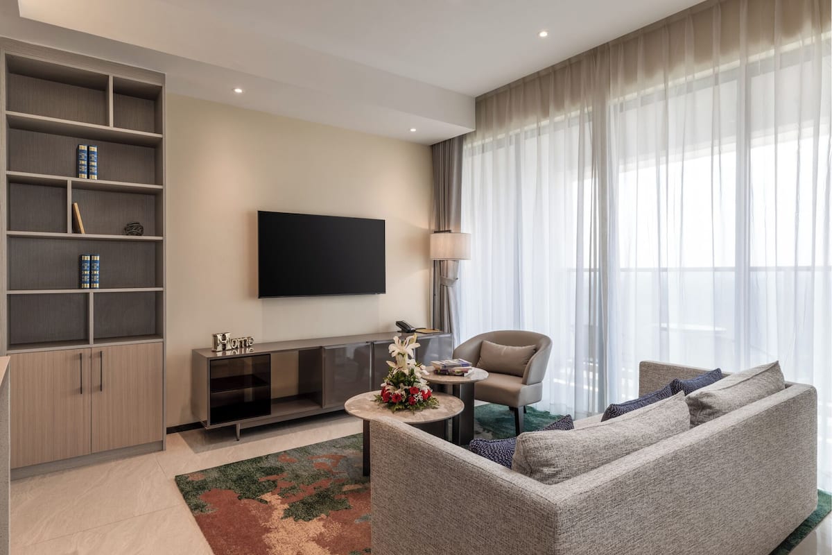 43-tums smart-tv med satellitkanaler och tv