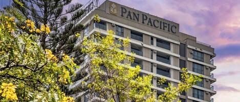 Vista frontal de la propiedad