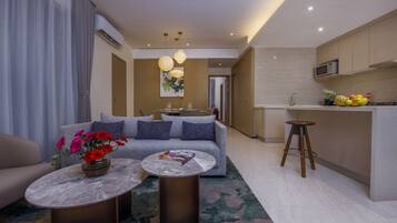 TV connectée de 43 pouces avec chaßnes par satellite, télévision