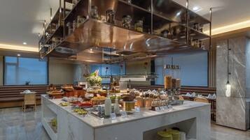 Petit déjeuner buffet (25 USD par personne)