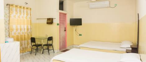 1 室のベッドルーム、デスク、WiFi (無料)、ベッドシーツ