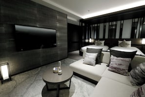 In-room safe, free WiFi, bed sheets