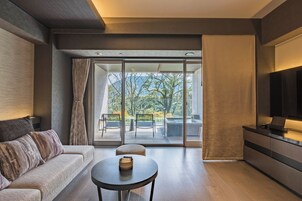 In-room safe, free WiFi, bed sheets