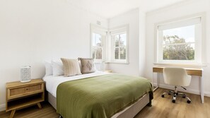 2 Schlafzimmer, Schreibtisch, Bügeleisen/Bügelbrett, kostenloses WLAN