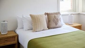 2 soverom, skrivebord, strykejern/-brett og wi-fi (inkludert)