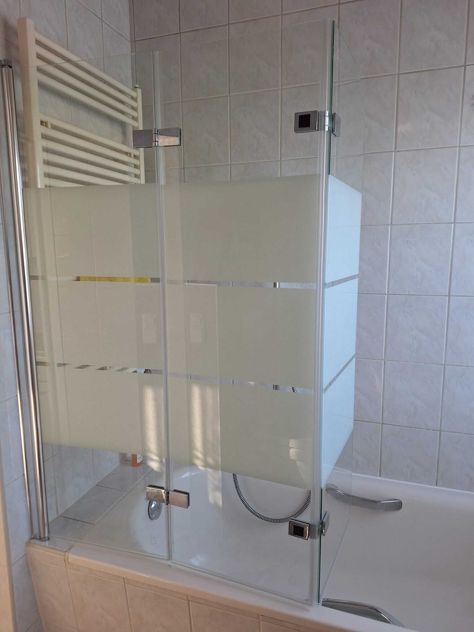 Secador de pelo, toallas, jabón, papel higiénico