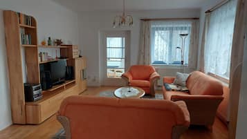 Tv, bøger, stereoanlæg