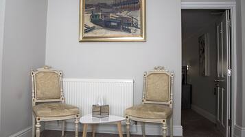 32-inch LCD TV with digital channels, TV, Netflix