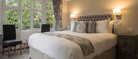 Décoration personnalisée, rideaux occultants, fer et planche à repasser